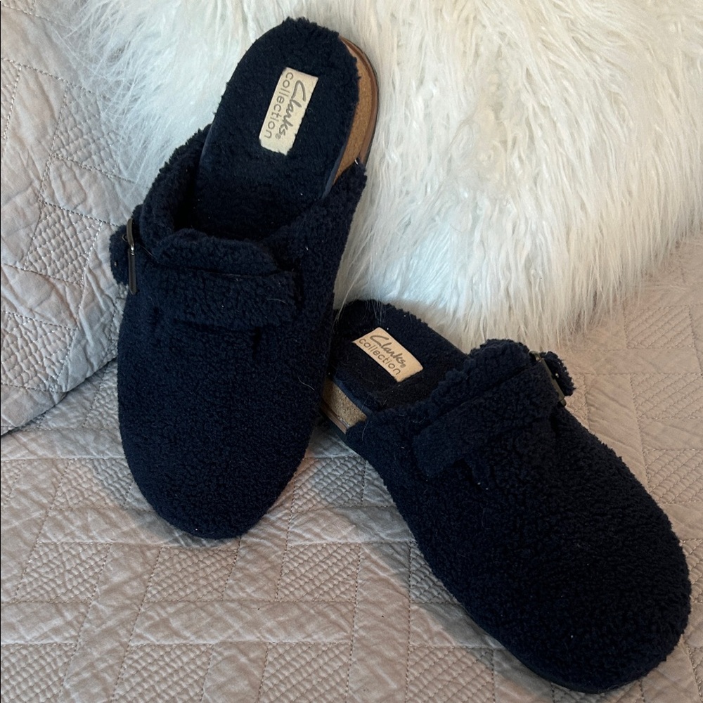 Clarks Collection Black Fleece Clog Mules